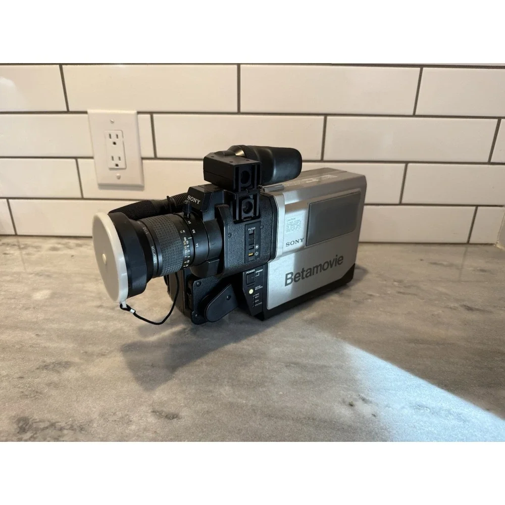Sony Betamovie BMC-110 Camcorder Hard case, AC adapter/charger, Tape,‎ Batteries